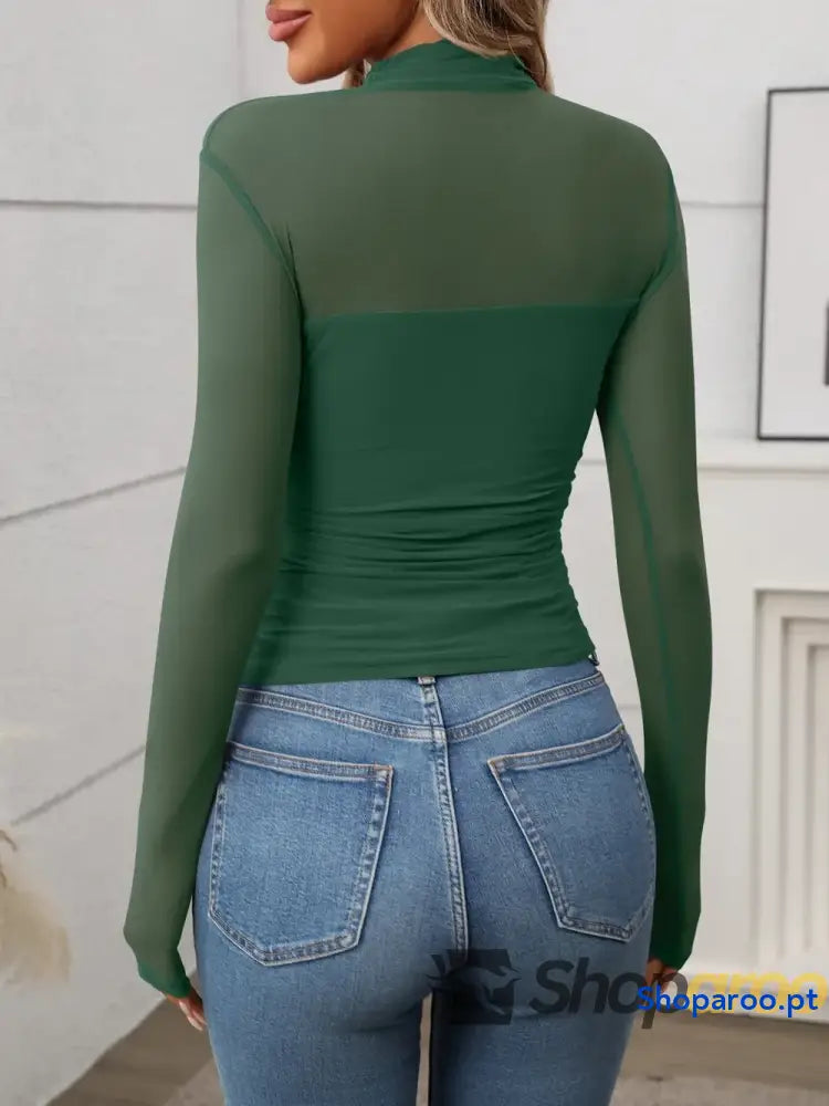Blusa de gola falsa e manga comprida