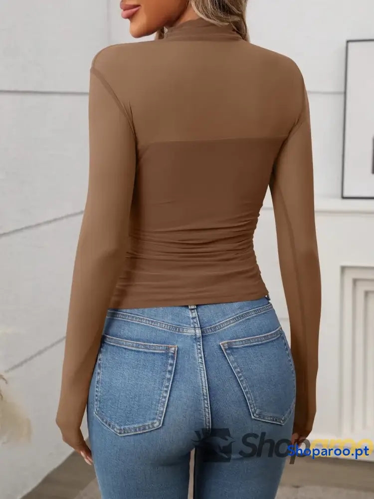 Blusa de gola falsa e manga comprida