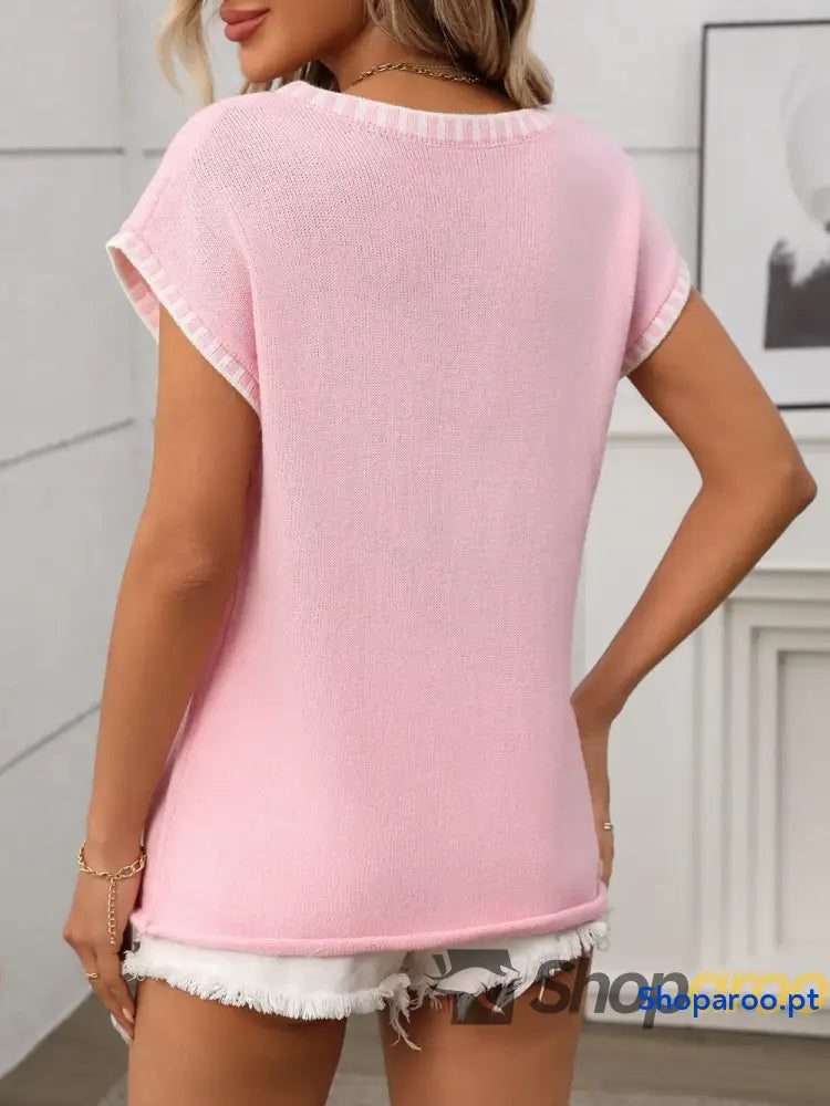 Blusa de malha com decote em V e manga curta acabamento contrastante