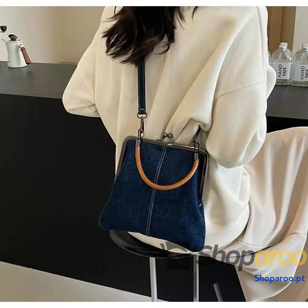 Bolsa pequena de senhora em jeans azul feita à mão
