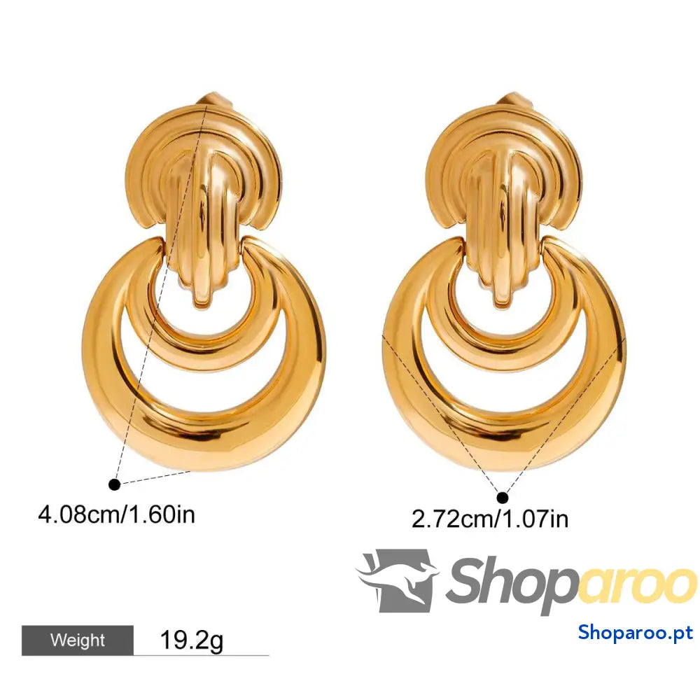 Brincos clássicos e modernos com design de lua crescente vazada em ouro 18K
