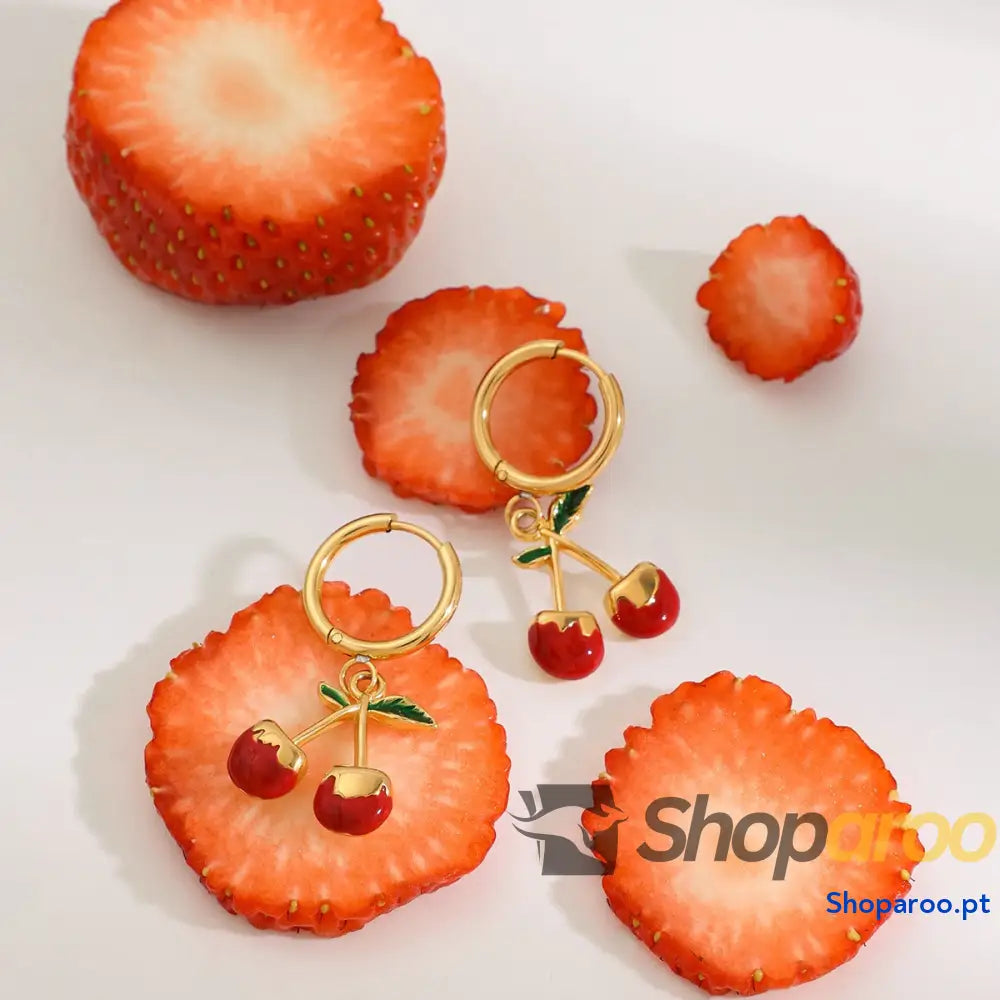 Brincos de Cereja em Ouro 18K banhados Design Moderno e Exclusivo