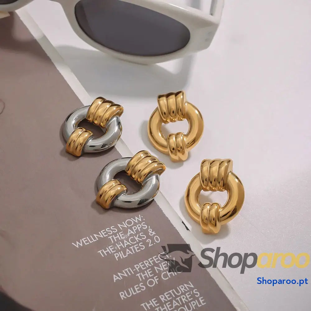 Brincos ocos redondos em ouro 18K (banhados) com design listrado moderno