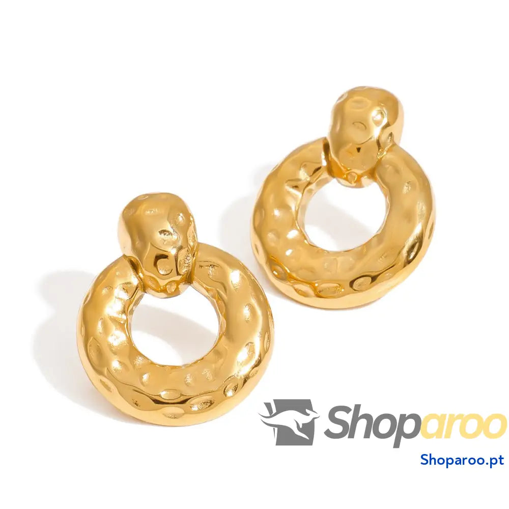 Brincos ocos redondos em ouro 18K (banhados) com design texturizado e personalidade única