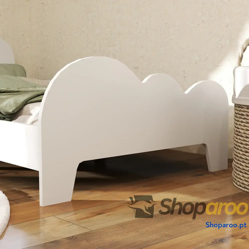 Cama para Crianças 143,5x74,5x56 cm Estrutura de Infantil com Desenho Núvem e Barreira Segurança Branco
