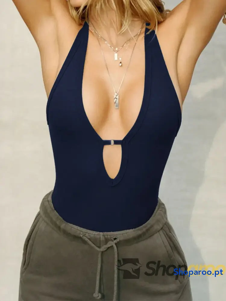 Camisola com decote halter e recorte