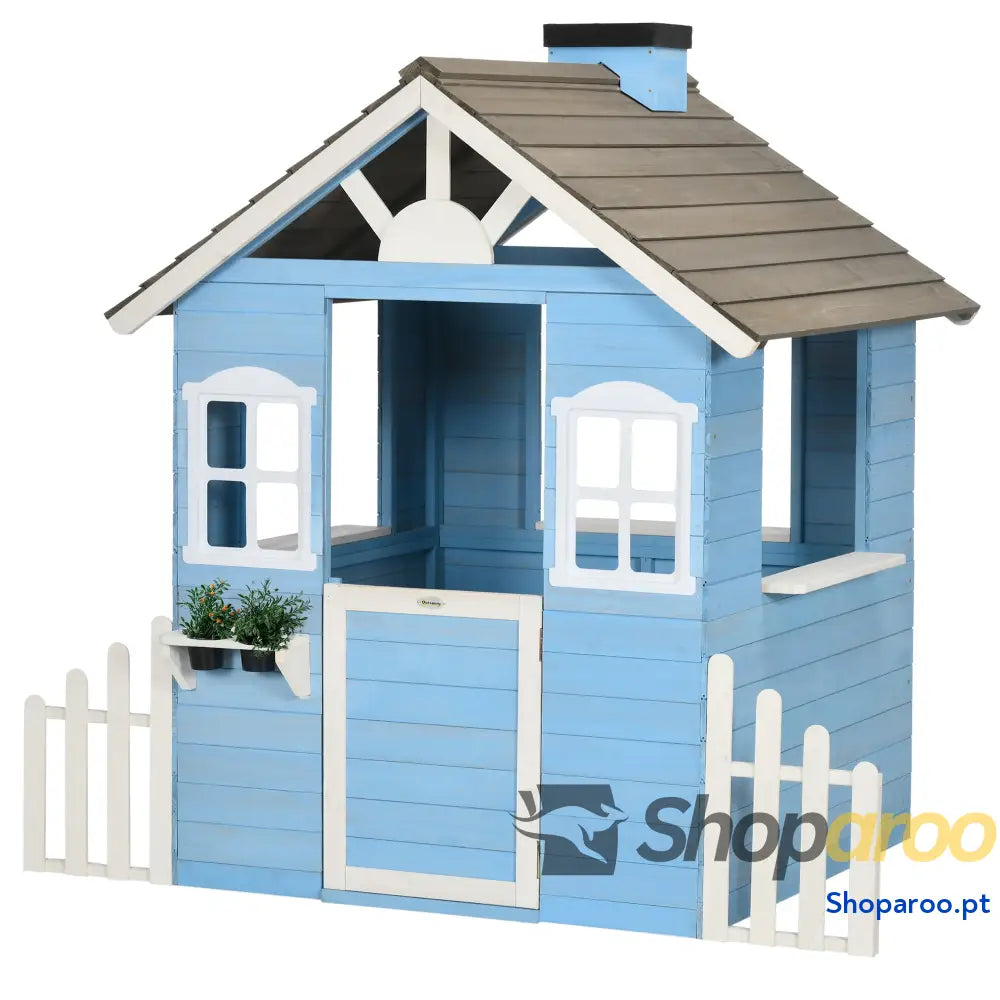 Casa de madeira para crianças azul com porta e janelas exterior