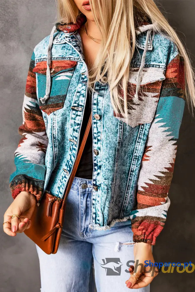 Casaco de ganga multicolorido com estampa asteca e bainha desfiada