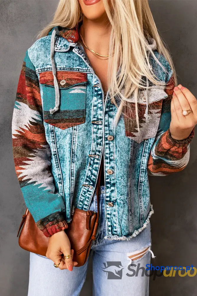 Casaco de ganga multicolorido com estampa asteca e bainha desfiada