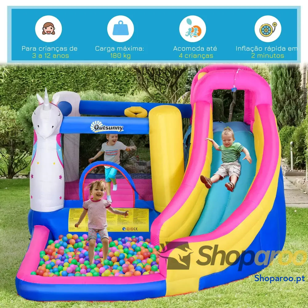 Castelo insuflável infantil com piscina e escorregador para crianças