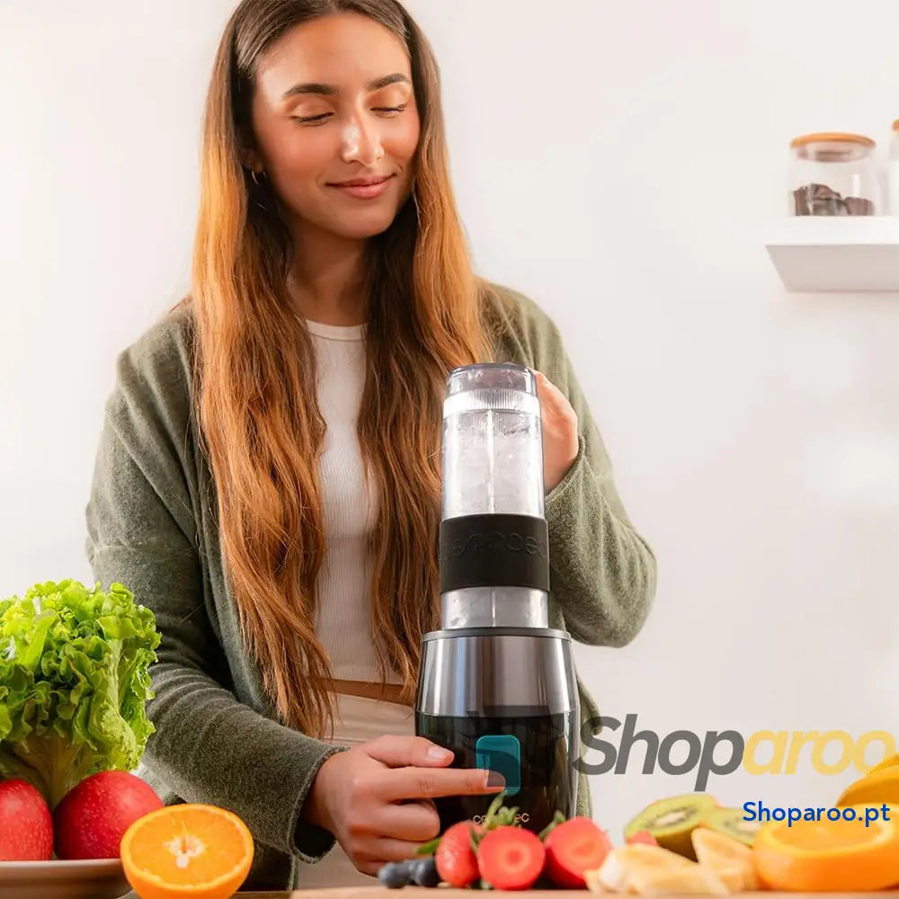 Liquidificadora de copo portátil individual Smoothies Power Titanium 900 ProGo. W inclui 2 copos portáteis 570 ml 4