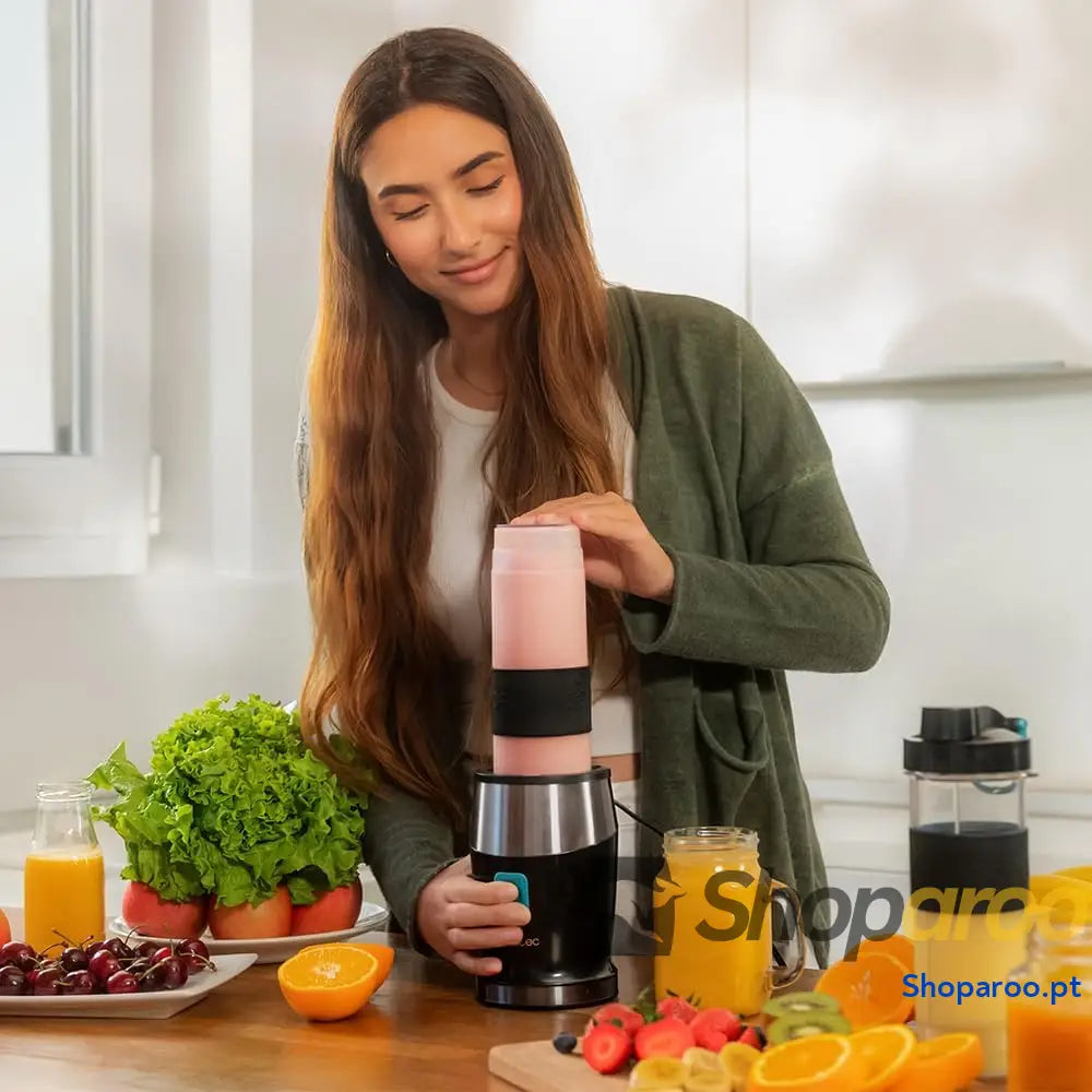 Liquidificadora de copo portátil individual Smoothies Power Titanium 900 ProGo. W inclui 2 copos portáteis 570 ml 4
