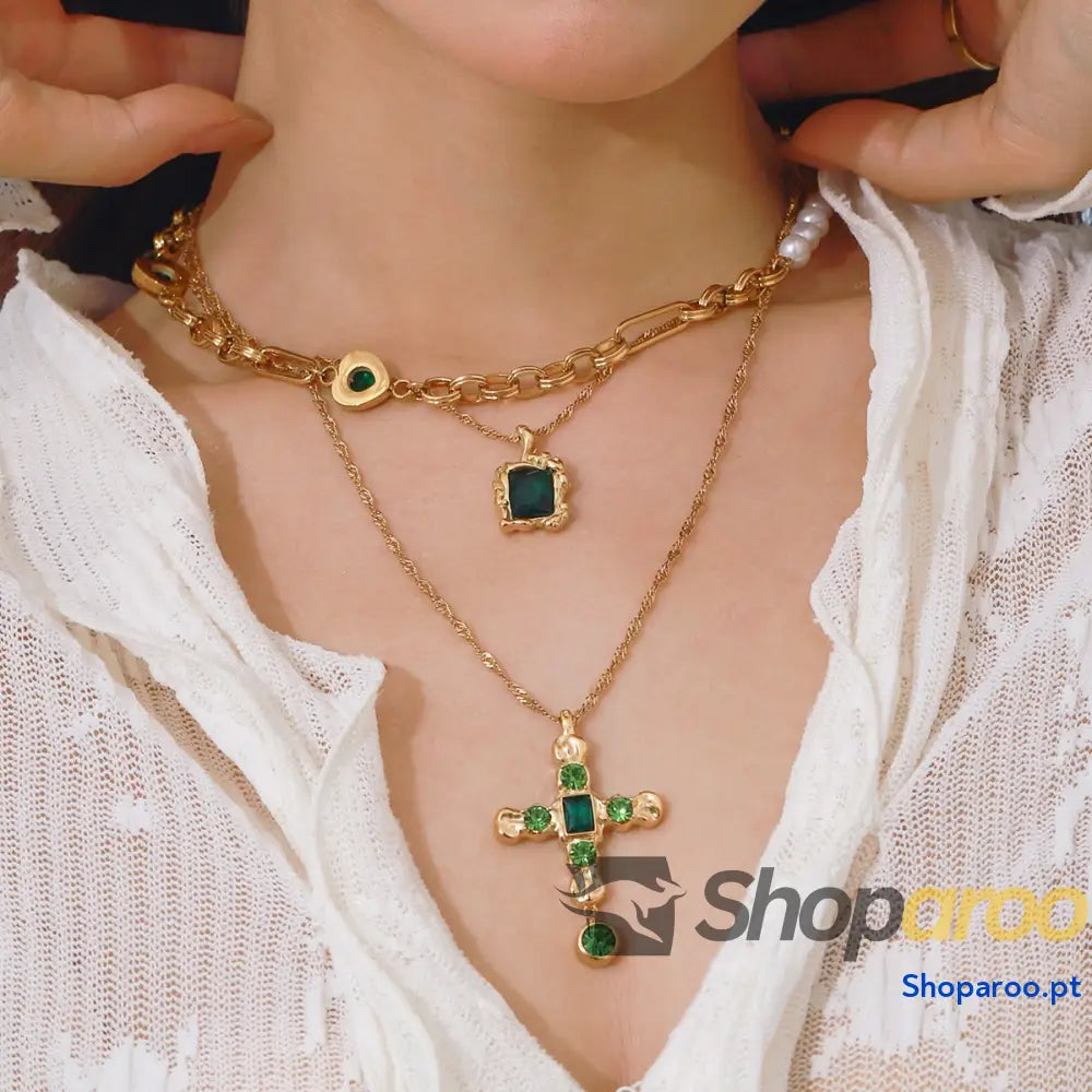 Colar clássico da moda com design de pedra preciosa incrustada em cruz ouro 18 quilates