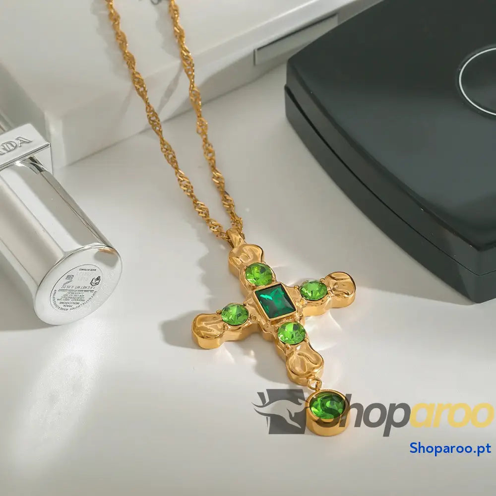 Colar clássico da moda com design de pedra preciosa incrustada em cruz ouro 18 quilates