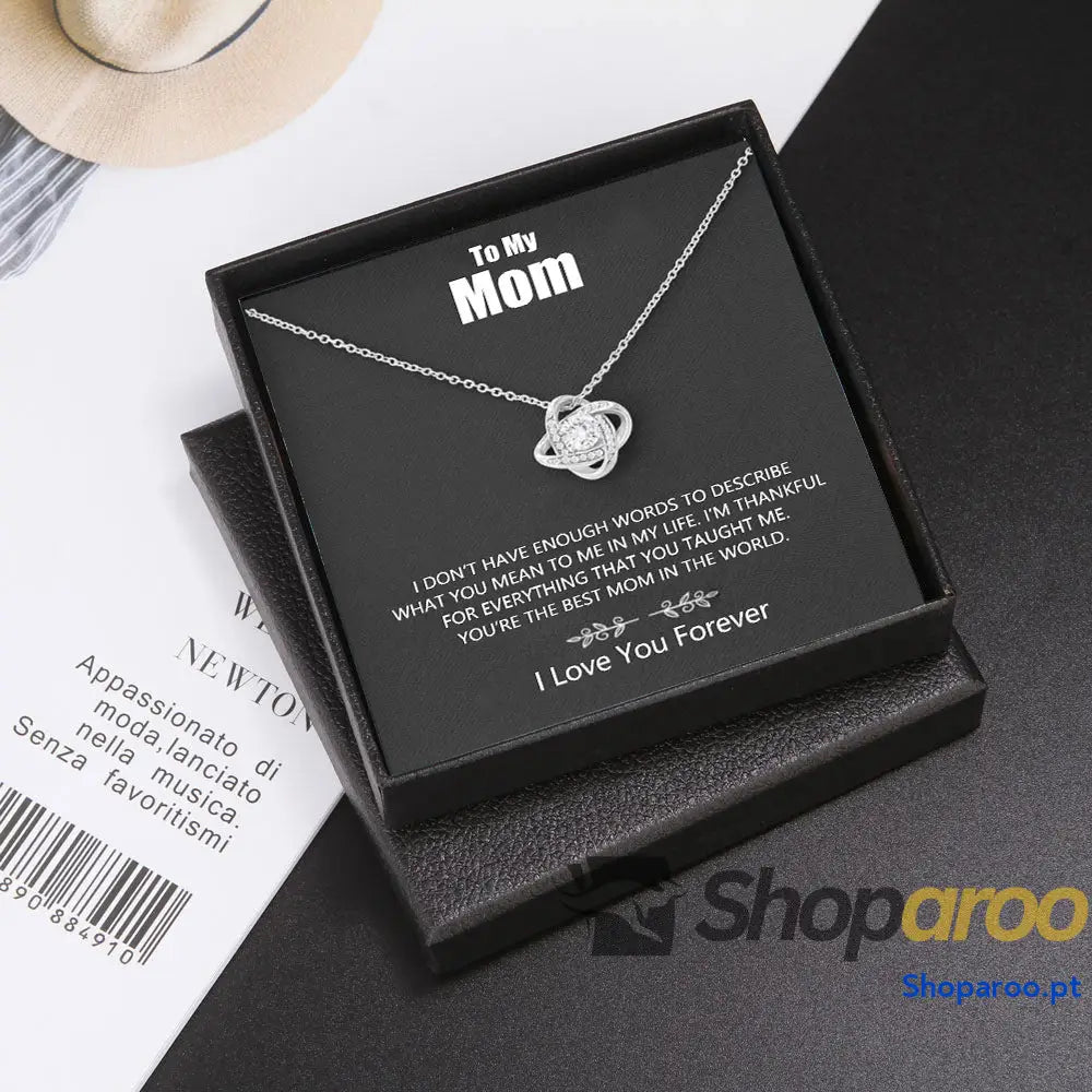 Colar com pendente delicado de trevo quatro folhas e diamante para oferecer a uma ótima mãe