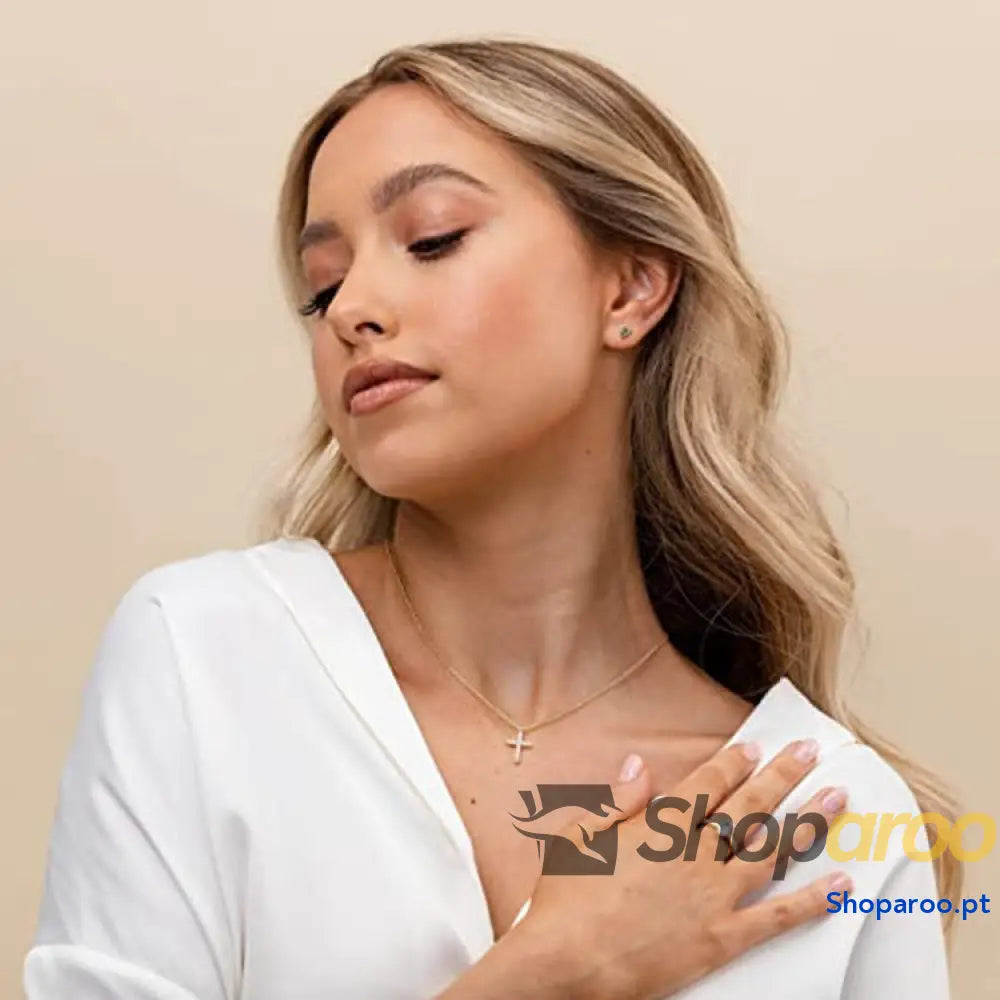 Colar Cruz Pequena com Zircónia Cúbica em Ouro Branco