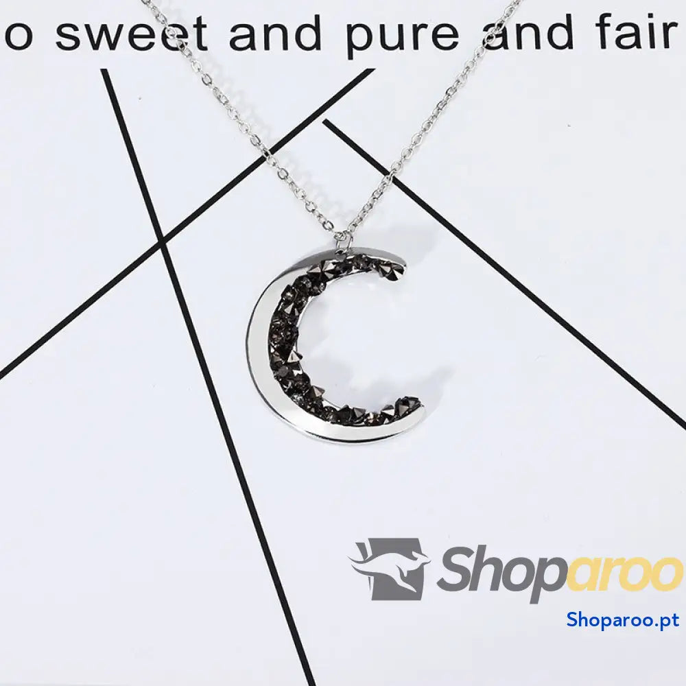 Colar de lua com strass brilhantes luxo e elegância