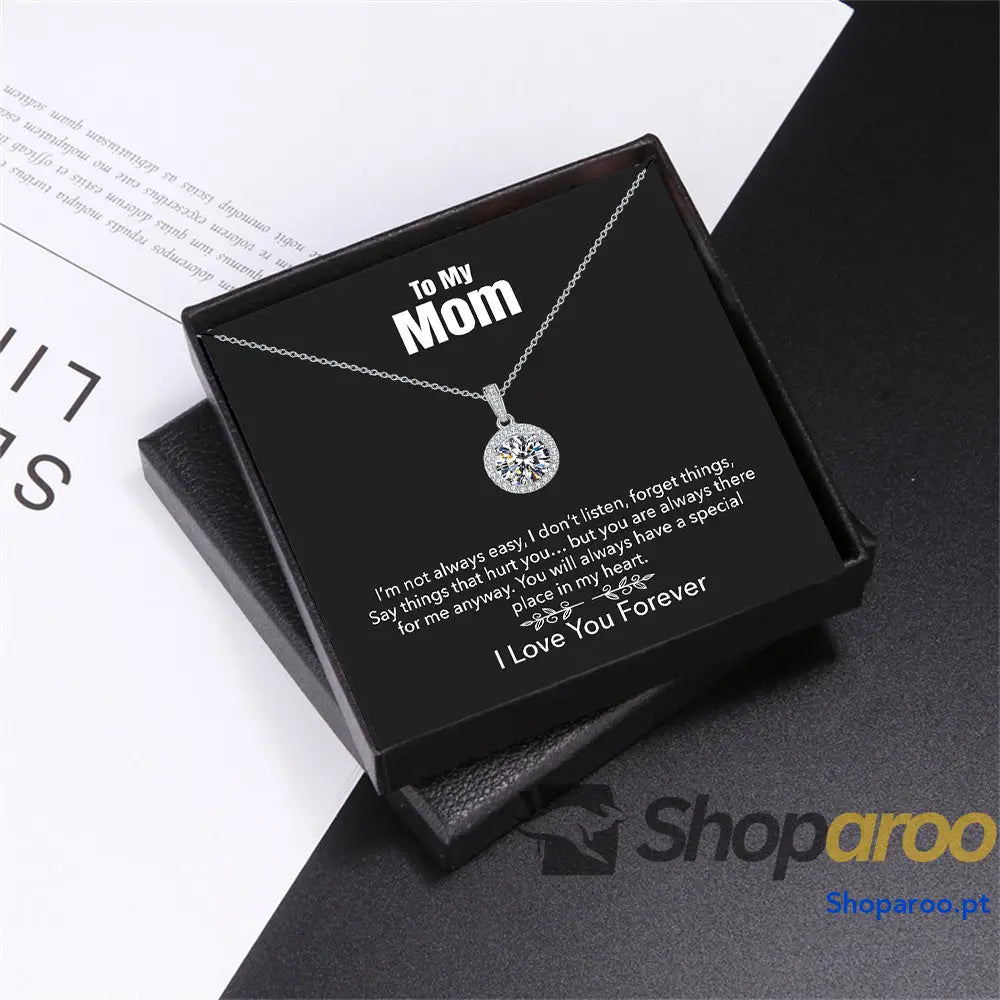 Colar presente com diamantes e lua cheia para mãe