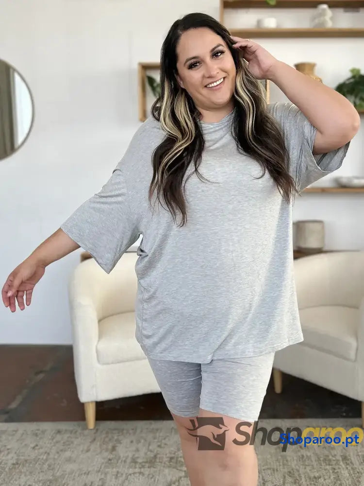 Conjunto básico de t-shirt e calções Bae Bamboo tamanho grande gola redonda ombros descaídos