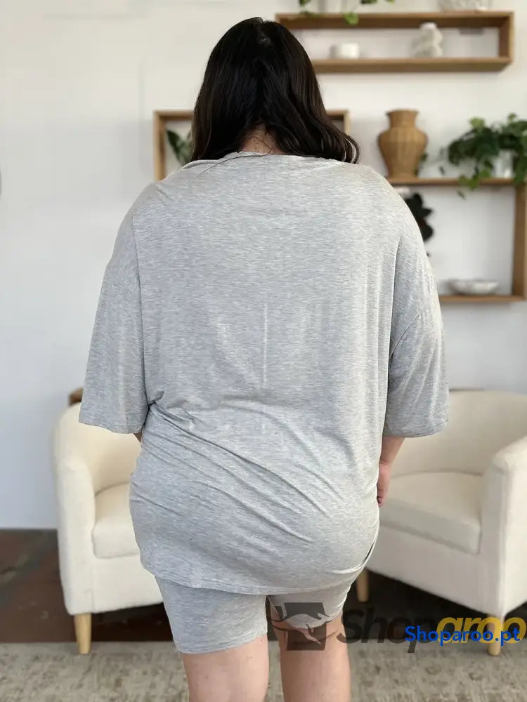 Conjunto básico de t-shirt e calções Bae Bamboo tamanho grande gola redonda ombros descaídos