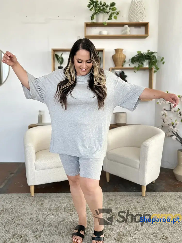 Conjunto básico de t-shirt e calções Bae Bamboo tamanho grande gola redonda ombros descaídos