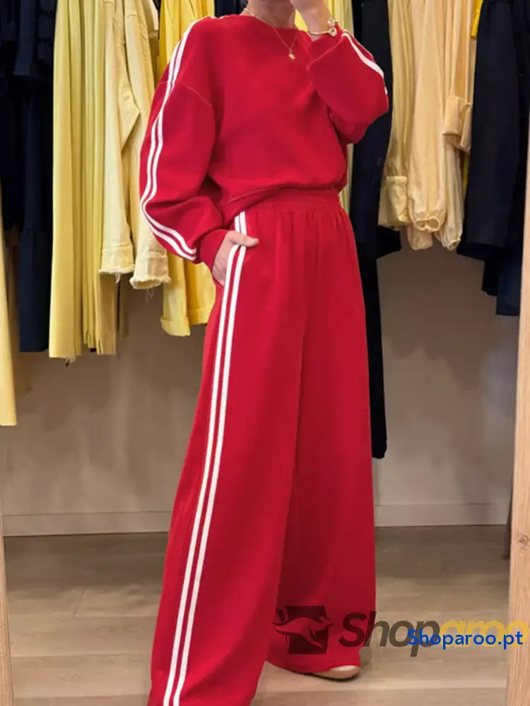 Conjunto de 2 peças blusa gola redonda com detalhes às riscas e calças fato treino elásticas