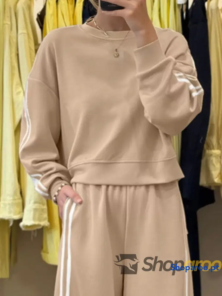 Conjunto de 2 peças blusa gola redonda com detalhes às riscas e calças fato treino elásticas