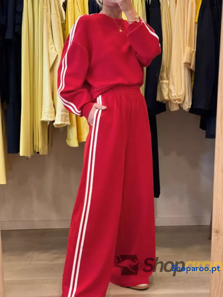Conjunto de 2 peças blusa gola redonda com detalhes às riscas e calças fato treino elásticas