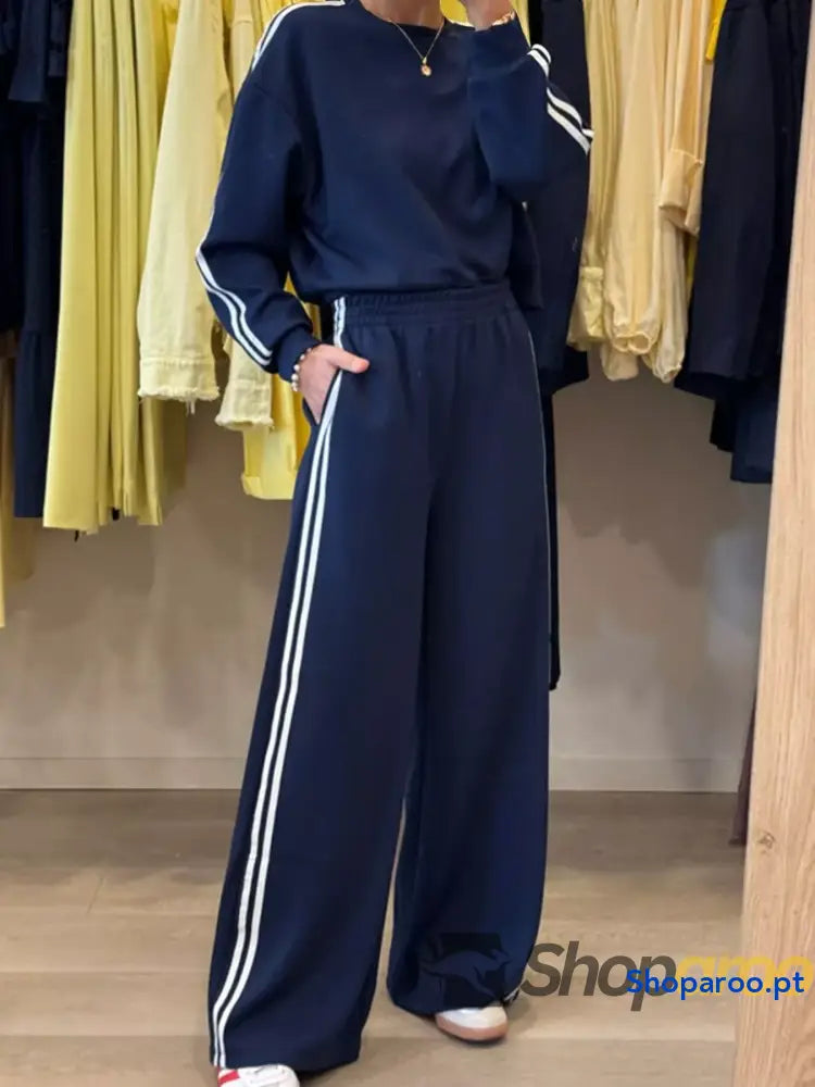 Conjunto de 2 peças blusa gola redonda com detalhes às riscas e calças fato treino elásticas