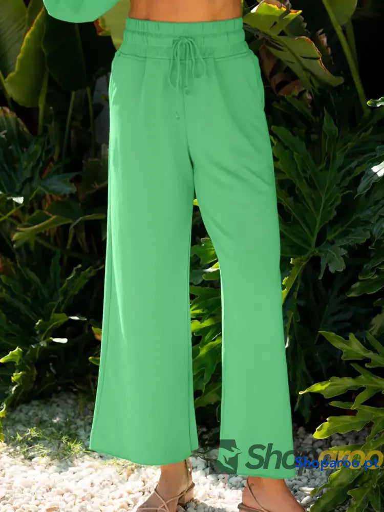 Conjunto de blusa curta com manga abalonada e ombro descaído calças largas cordão