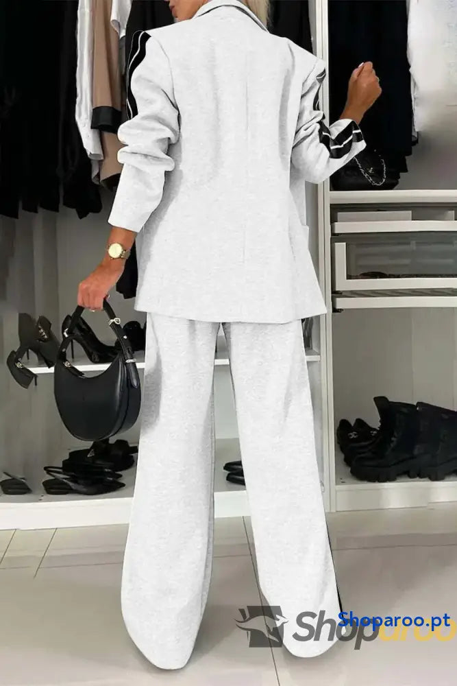 Conjunto de blusa e calças com gola contrastante lapela tamanho grande