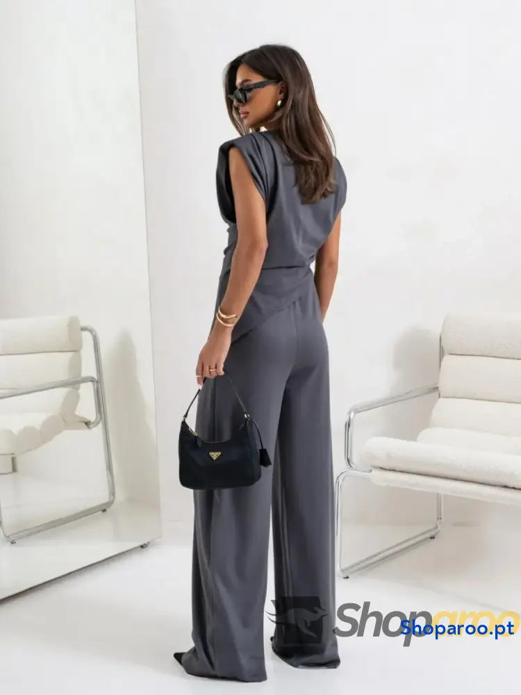 Conjunto de blusa franzida com racha e calças perna larga