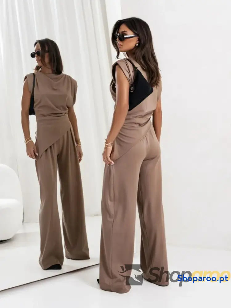 Conjunto de blusa franzida com racha e calças perna larga