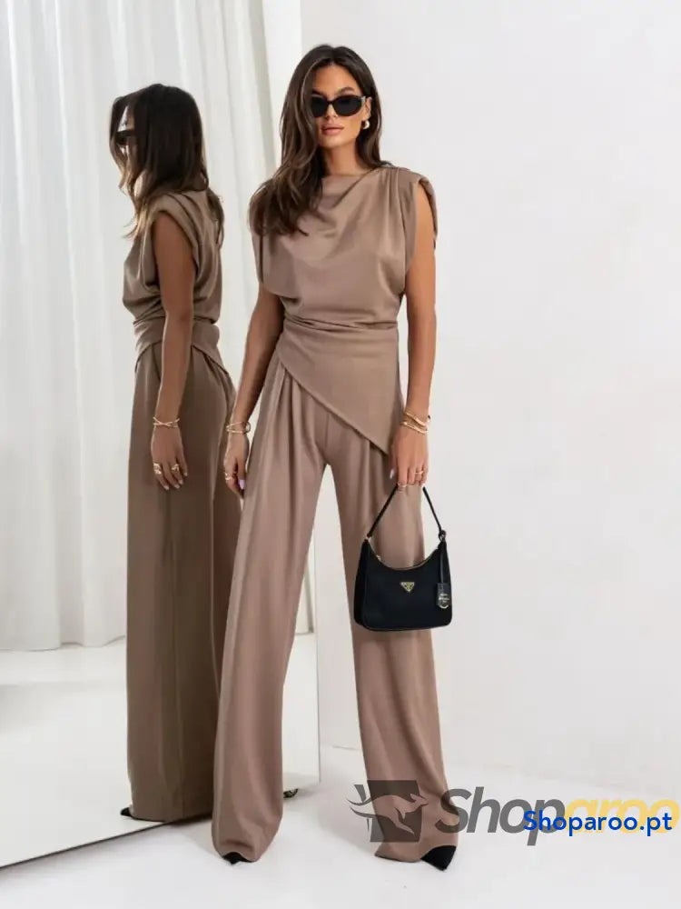 Conjunto de blusa franzida com racha e calças perna larga