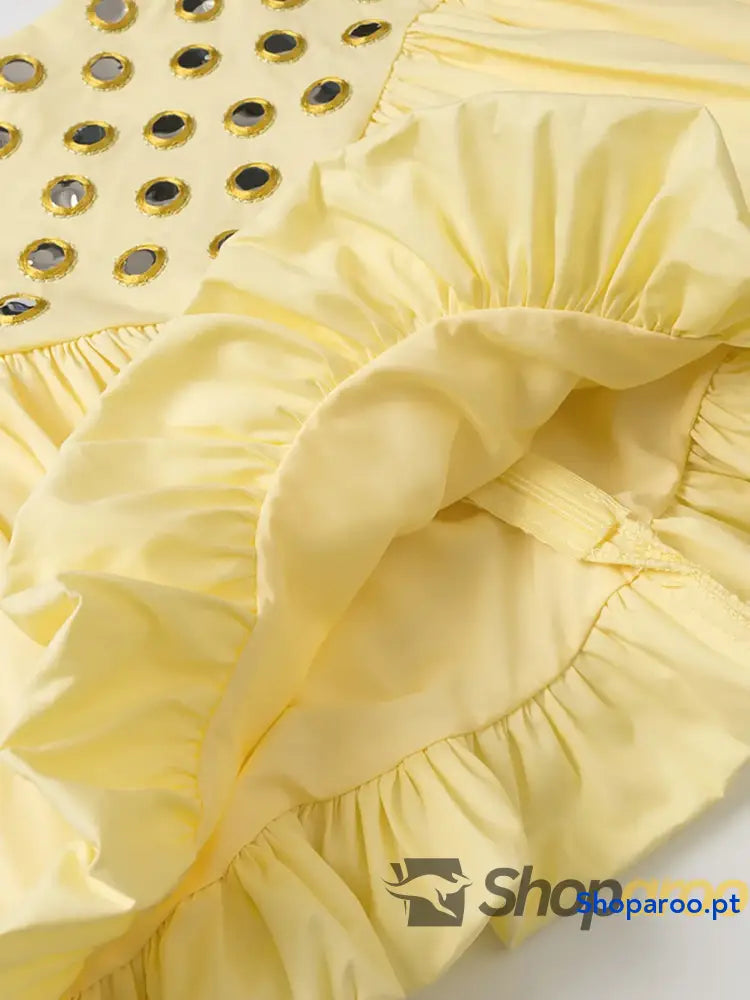 Conjunto de camisola com ilhós e saia bolha