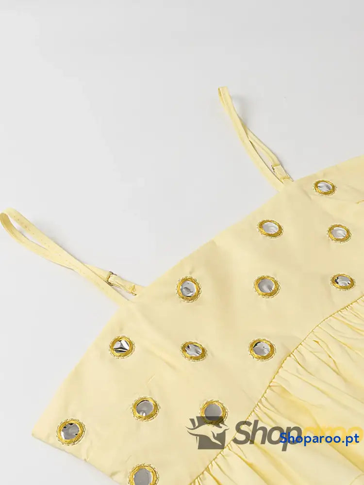 Conjunto de camisola com ilhós e saia bolha