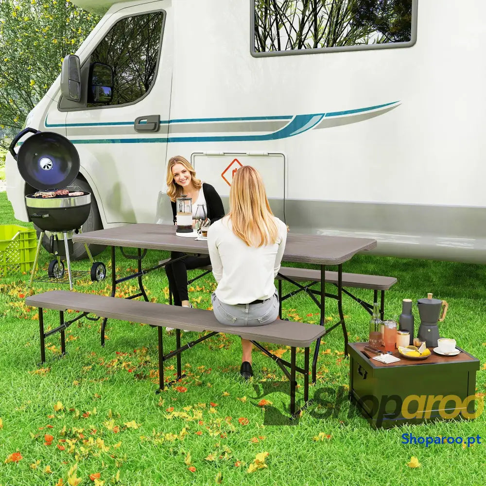 Conjunto de Campismo Dobrável 3 Peças Inclui 1 Mesa 180x74x74 cm e 2 Bancos 182x28x42 Efeito Madeira Castanho