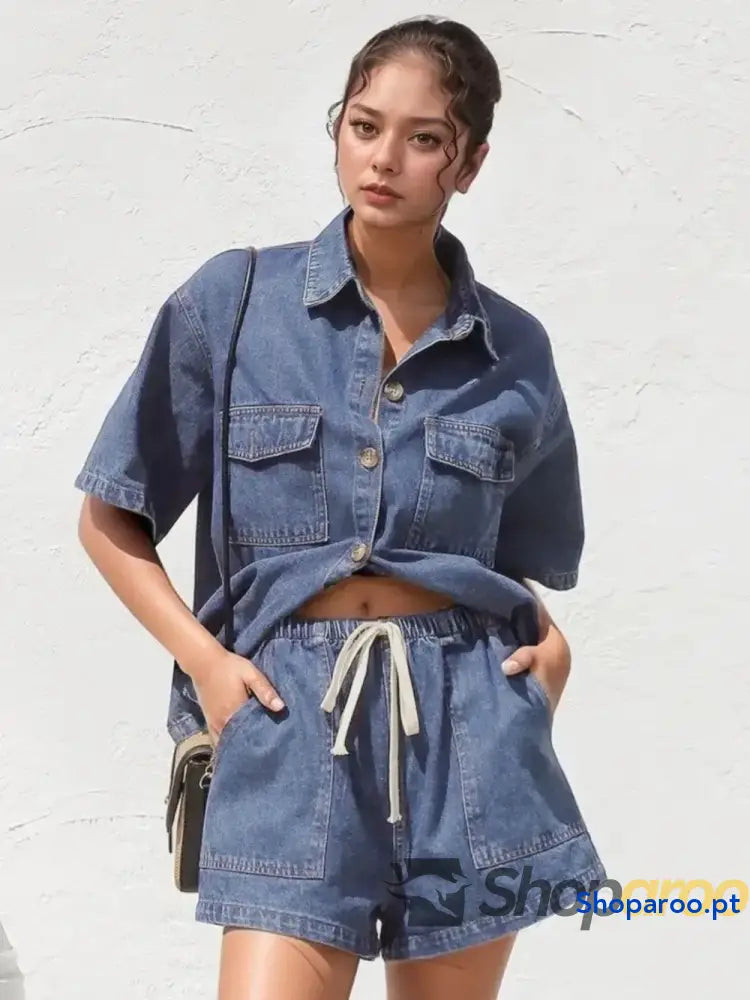 Conjunto de ganga com blusa e calções abotoados gola alta