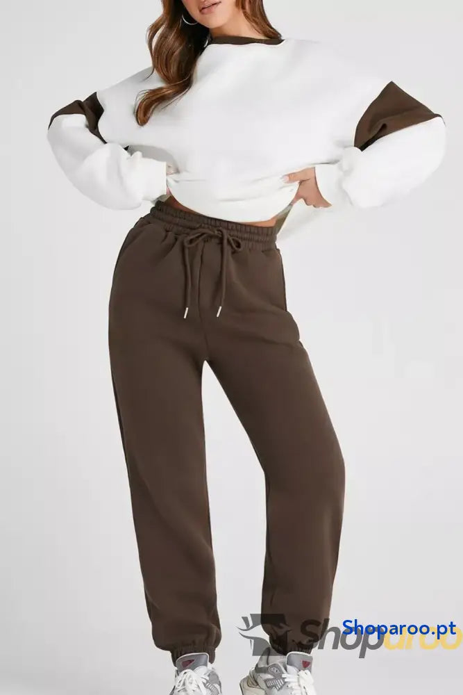 Conjunto de sweatshirt larga com ombros caídos e calças fato treino