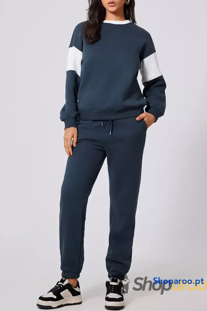 Conjunto de sweatshirt larga com ombros caídos e calças fato treino