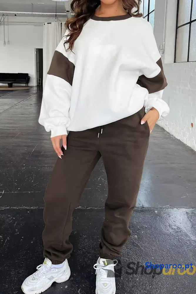 Conjunto de sweatshirt larga com ombros caídos e calças fato treino