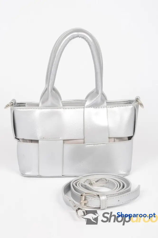 Bolsa pequena entrançada em pele sintética