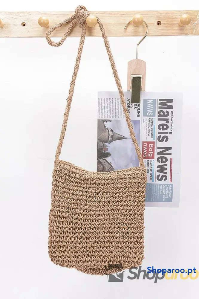 Bolsa tiracolo grande com flores feitas à mão em palha sintética