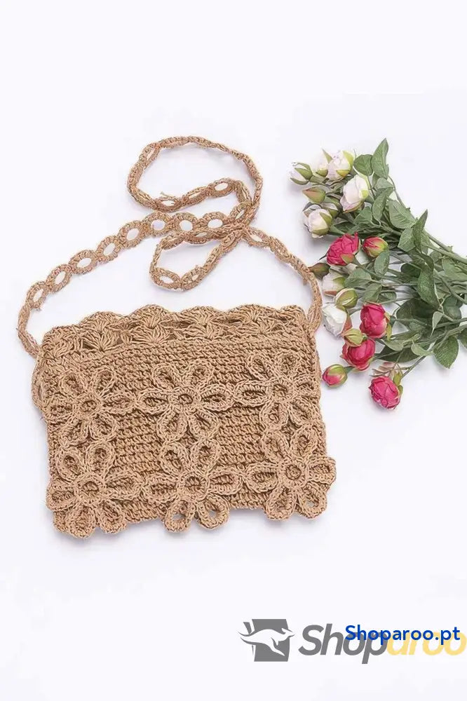 Bolsa tiracolo com flores feitas à mão em palha sintética