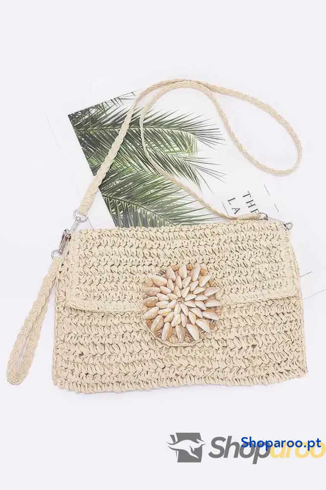 Bolsa de mão com pala frontal multicamadas em palha sintética