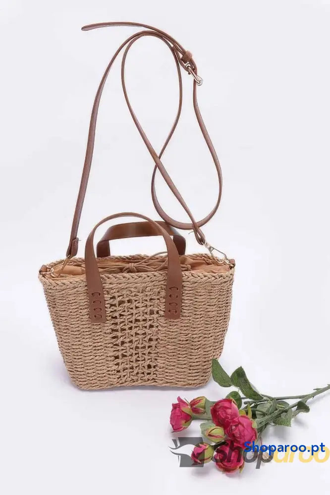 Bolsa pequena com alça superior em palha sintética