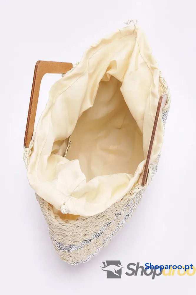 Bolsa de madeira com riscas metálicas feitas à mão em palha sintética