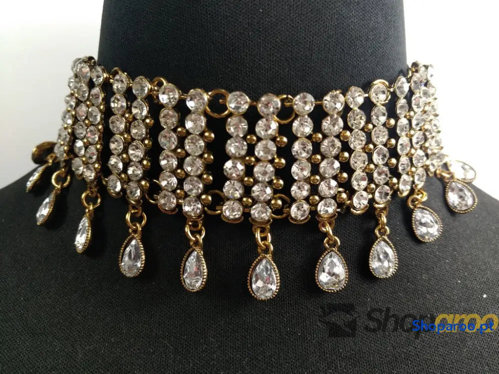Gargantilha exagerada com diamante em forma de gota