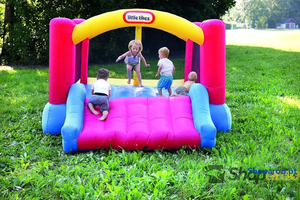Little Tikes Jump ’n Slide Castelo Insuflável com Paredes em Malha para Uso Externo Inclui Capa Compressor e Patches