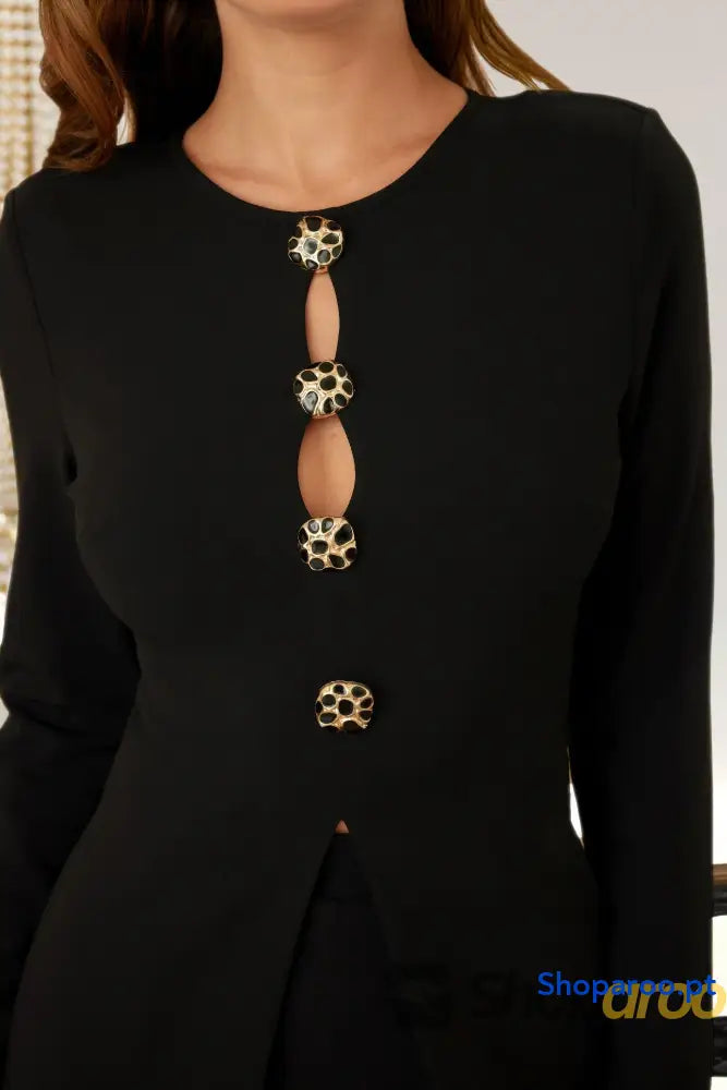 Macacão com Fenda Longa e Botões